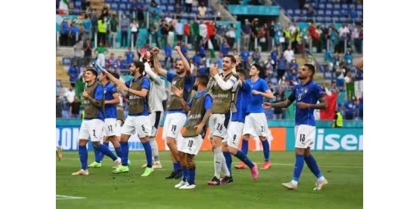 L'Italie gagne et avance pour se qualifier